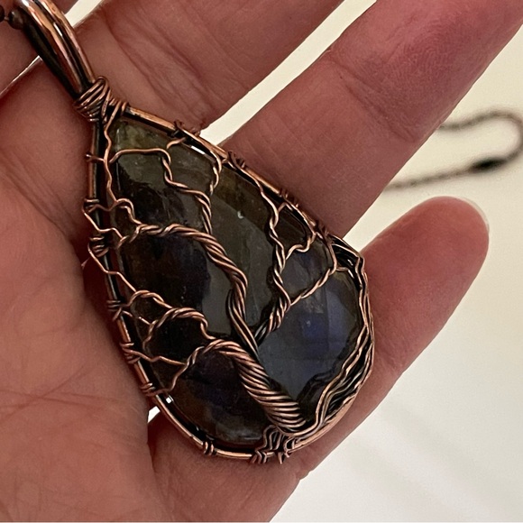 ARTISAN Labradorite Copper Wire Wrapped Tree of Life Pendant Necklace - Picture 6 of 13